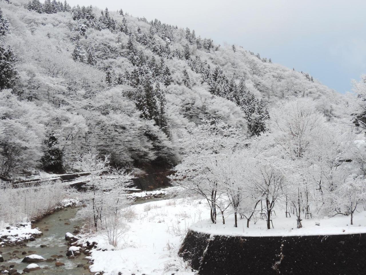 土湯温泉 やすらぎの宿 向瀧旅館 Fukushima  Exteriör bild